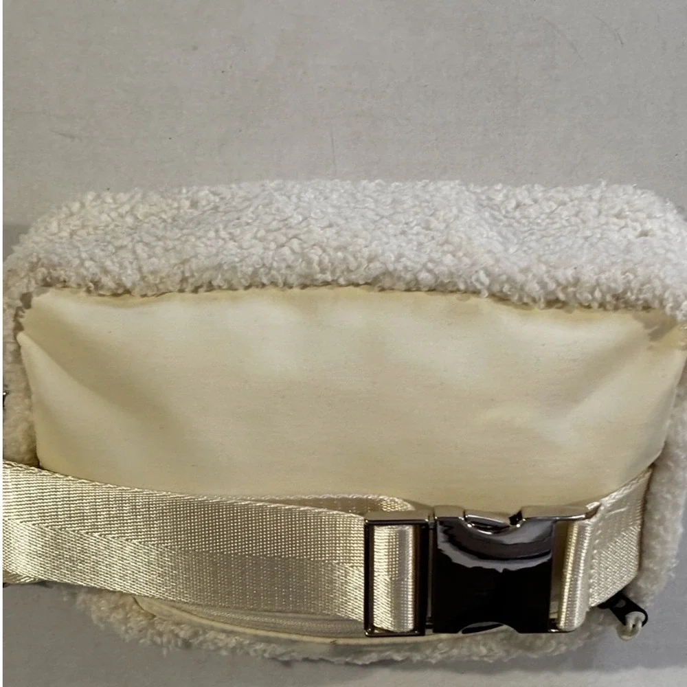 Lululemon Beltbag‎ Sherpa Ivory-White
